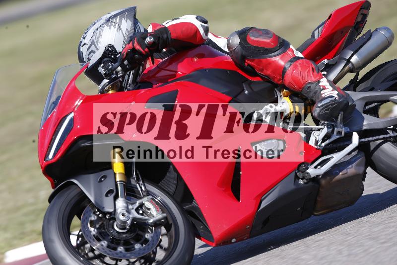 Archiv-2025/49 26.08.2025 Cornu Master School ADR/rot-rouge/27